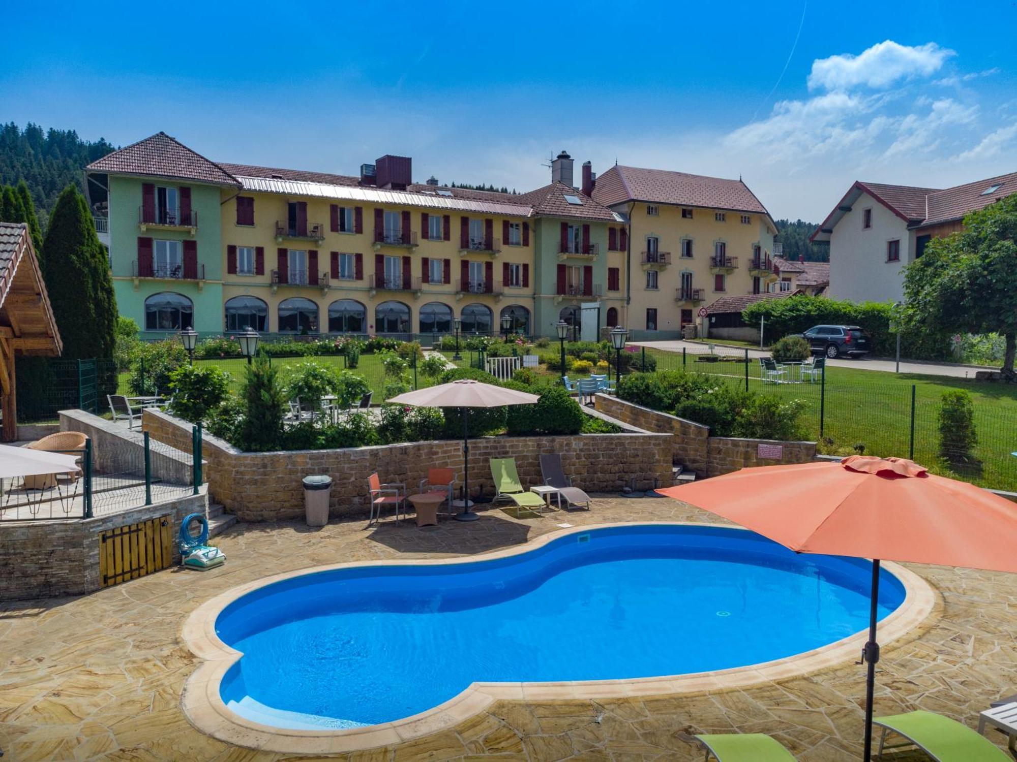 Hotel-Restaurant Le Lac Мальбюисон Экстерьер фото
